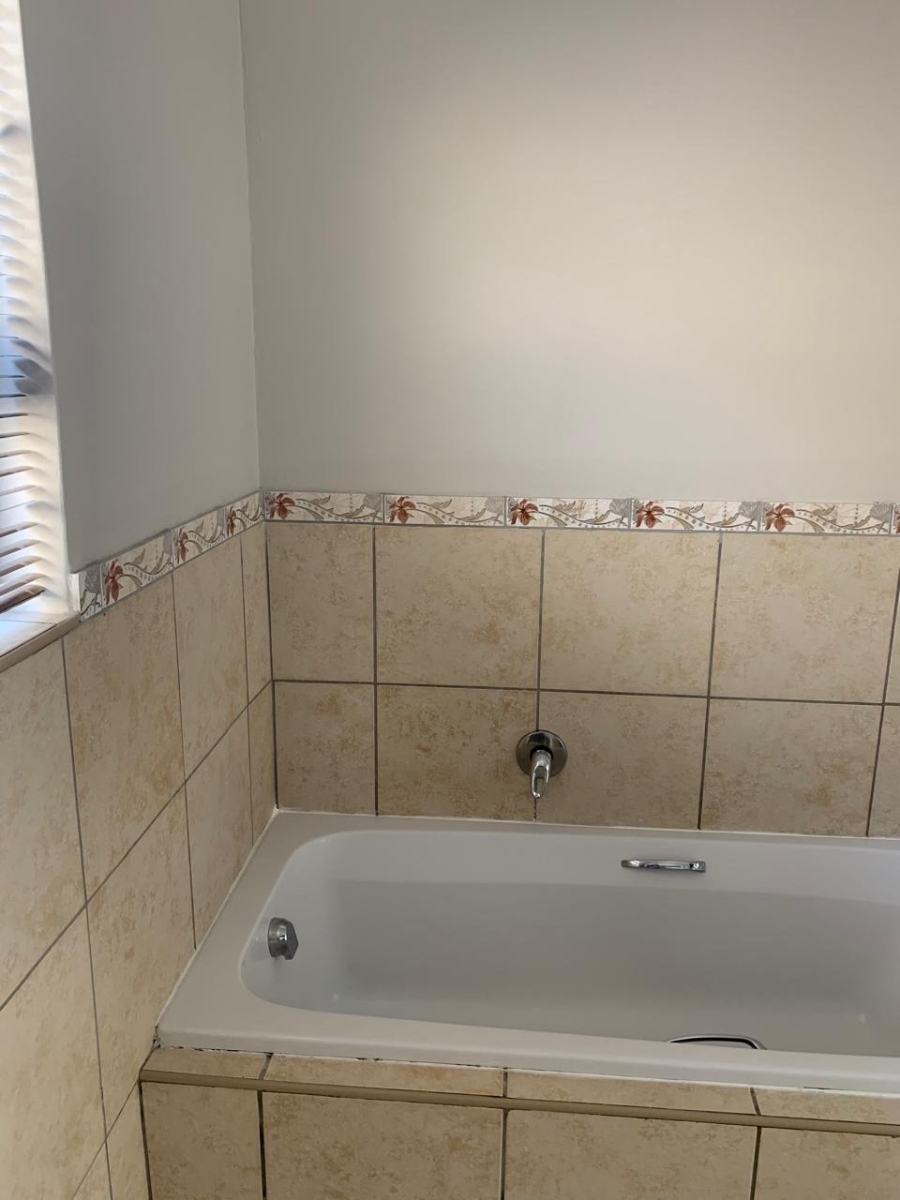 2 Bedroom Property for Sale in Langenhovenpark Free State